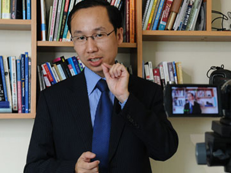 Đi lên từ lễ tân khách sạn