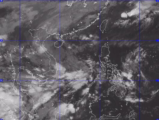 Miền trung mưa lớn vì áp thấp nhiệt đới