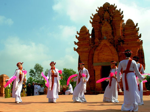 Ngắm tháp Chăm ở Hà Nội