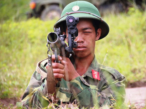 Tận thấy bộ đội phá lô cốt, diệt tăng