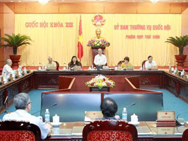 Tháng 8, chất vấn về nợ xấu ngân hàng