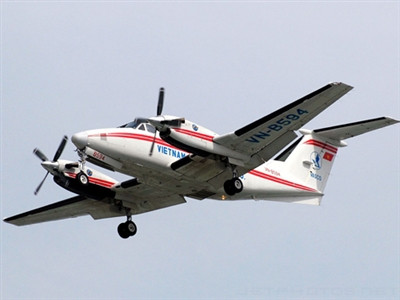 Thuê xe cẩu tư nhân để … kéo máy bay