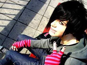 Trào lưu Emo: Giới trẻ đang đi nhầm đường?