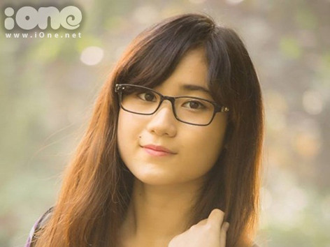 Cô nàng 9x xinh đẹp có nốt ruồi cực duyên