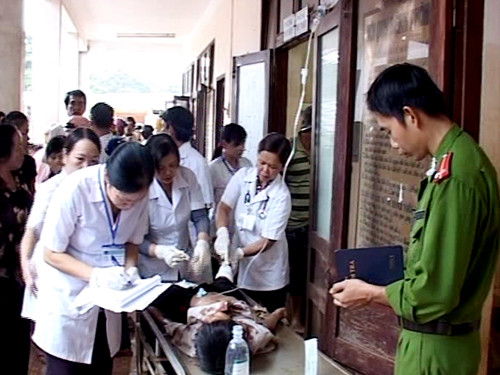 Nổ đầu đạn, 8 HS lớp 5 thương vong