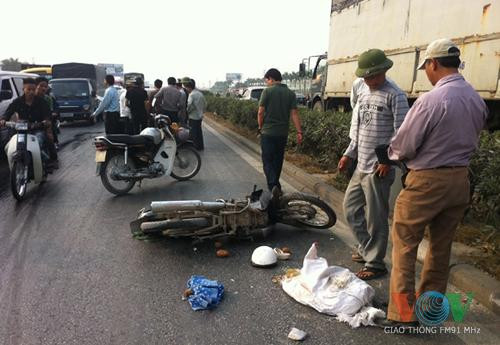 Hai vụ tai nạn liên tiếp trên QL5, một người tử vong