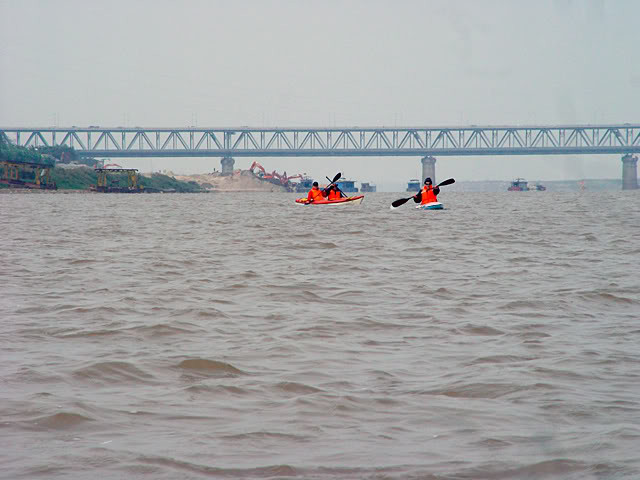 Đôi trai gái nhảy cầu Thăng Long tự tử