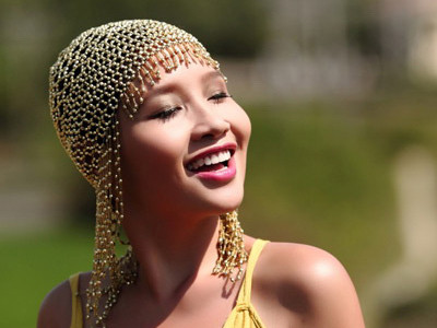 Mai Khôi ném đá 8-3