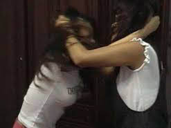 Nữ sinh dàn cảnh cướp, đánh ghen thay bố