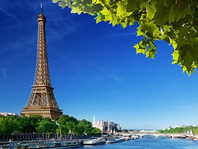 Một ngày 'bụi' ở Paris