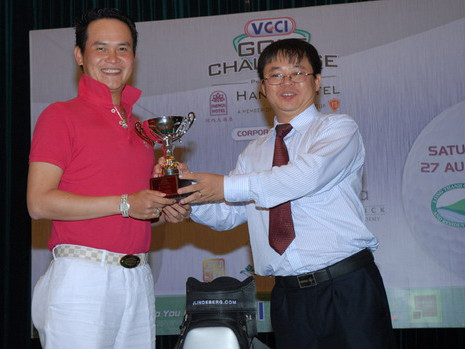 Thiếu gia Sacombank: Từ bán bánh canh đến quản 'hàng nóng'