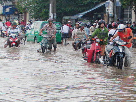 Lũ cuốn trôi 55 nhà ở Đồng Tháp