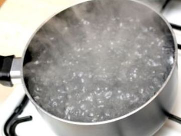 Dội nước sôi vào mặt bạn vì không được kết bạn trên Facebook