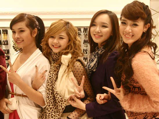 'Hotgir' Hà thành tụ hội khoe nét đáng yêu