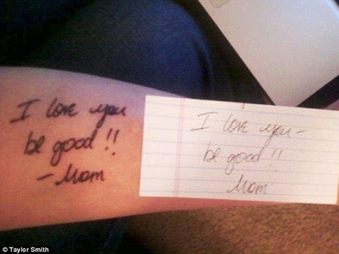 Nữ sinh xăm lời trăng trối của mẹ lên tay