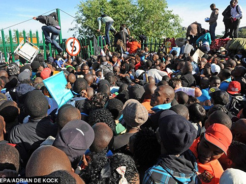 Giẫm đạp ghi danh vào đại học, 21 người thương vong