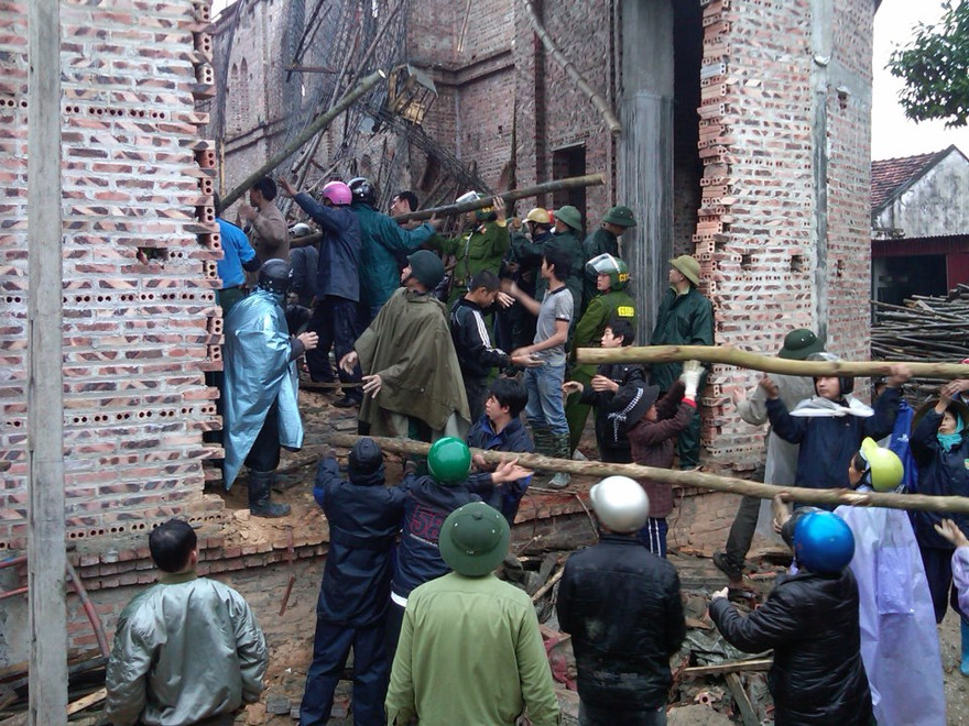 Kinh hoàng vụ sập nhà thờ gần 50 người thương vong