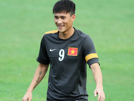 Công Vinh đá chính trận Việt Nam - Philippines