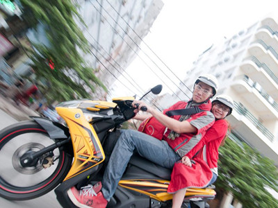 An toàn khi đi xe máy hai người