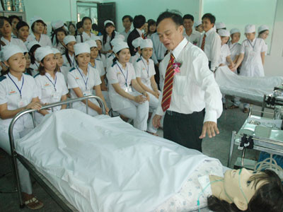 Khánh thành khu thực tập cho học sinh trung cấp Y Dược