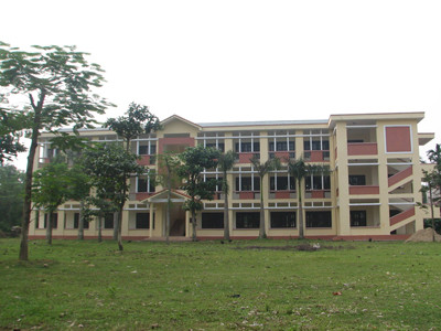 Ký túc xá bỏ không, học sinh thuê trọ ven sông