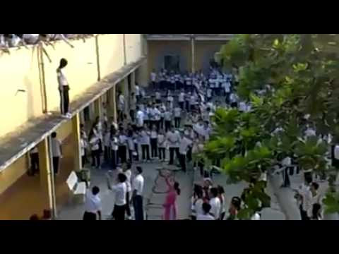 Học sinh lớp 2 dọa tự tử vì không được ...gọi phát biểu