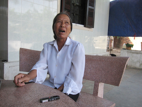 Cán bộ xã lừa dân