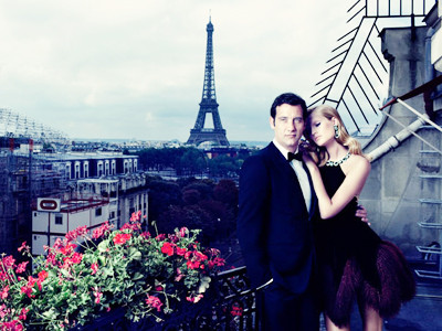 Nam tài tử sánh vai cùng chân dài 9x