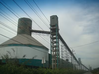 Sống trong ô nhiễm, dài cổ chờ di dời