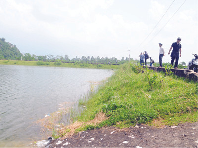 Dạy bơi cho học sinh: Nửa vời