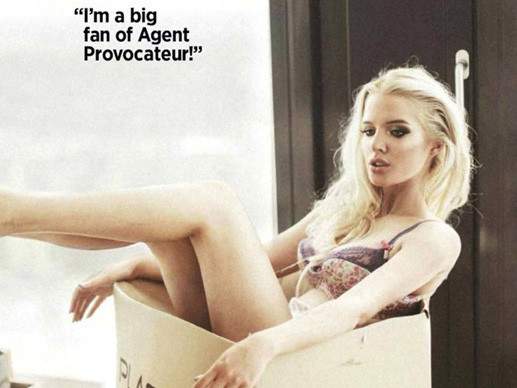 Đốt nóng Giáng sinh, người mẫu siêu vòng 1 tung ảnh gợi cảm