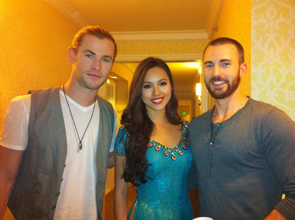 Hoàng My khoe ảnh chụp với tài tử điển trai Hollywood