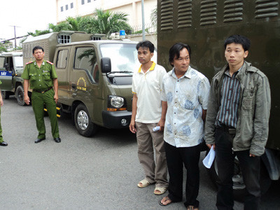 Lừa đảo hàng trăm tỷ đồng: Nhiều ngân hàng dính bẫy