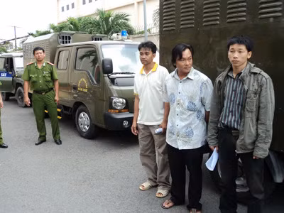 Lừa đảo hàng trăm tỷ đồng: Nhiều ngân hàng dính bẫy