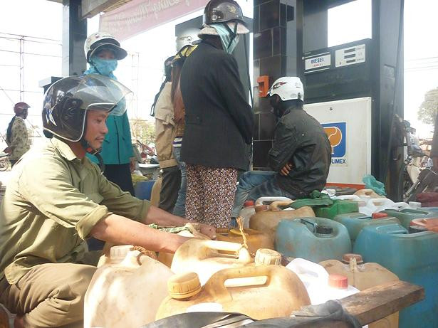 Mua xăng dầu nhiều phải có giấy xác nhận