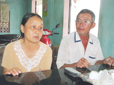 Vợ chồng ông Ngô Văn Sang bặt tin con sau thảm họa ở Nhật Bản Ảnh: Ngọc Văn