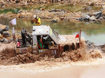 Hấp dẫn giải đua ô tô địa hình Halong Challenge 2012