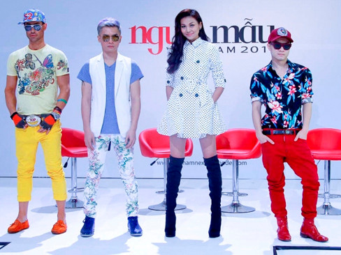 Thanh Hằng khoe chân siêu dài ngày thứ hai sơ tuyển