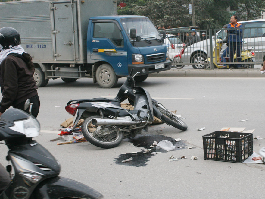 Hai vợ chồng thương vong vì bị xe trộn bê tông đâm