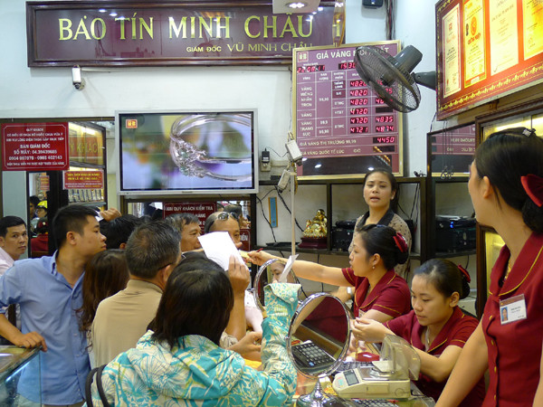 Đổ xô mua vàng lúc này dễ gặp rủi ro