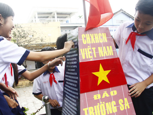 Cột mốc chủ quyền của bạn trẻ Cần Thơ