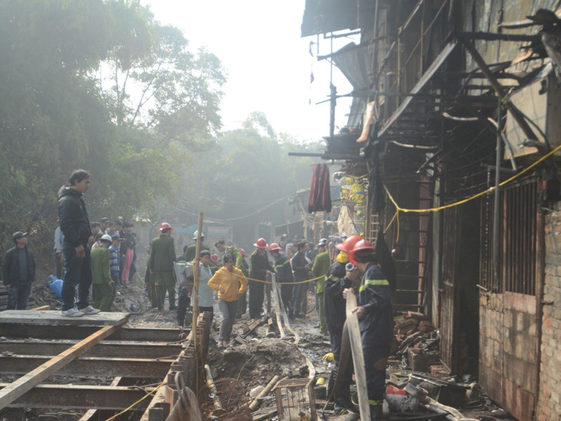 Clip: Khu nhà trọ tan hoang sau vụ cháy