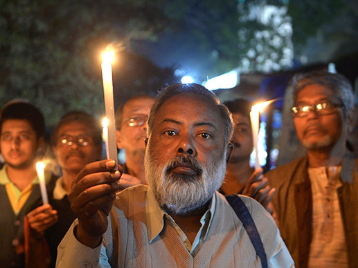 Cảnh sát Ấn Độ cướp xác nữ sinh bị cưỡng hiếp