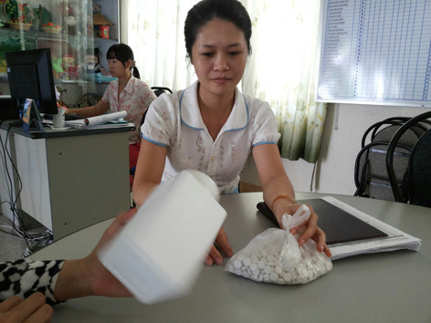 Hàng ngàn phụ huynh 'tẩy chay' thuốc tẩy giun