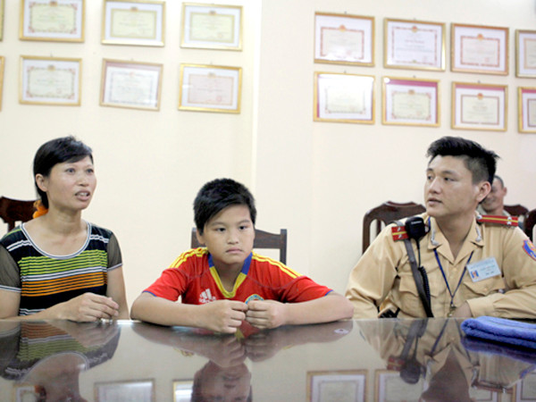 Cháu Nam tại Đội CSGT số 7 và bác