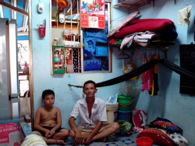 Phụ huynh khốn khổ vì đập heo đất cho thầy giáo biến chất vay tiền