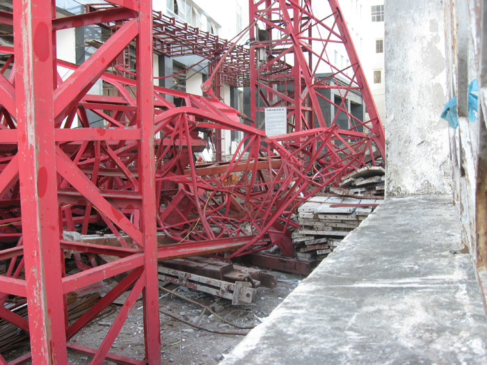 Hà Nội: Sập cần cẩu, 3 công nhân tử nạn