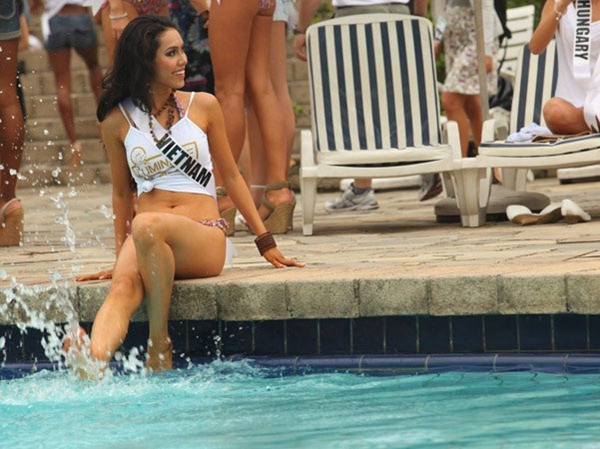 Hoàng My là thí sinh duy nhất dám bơi