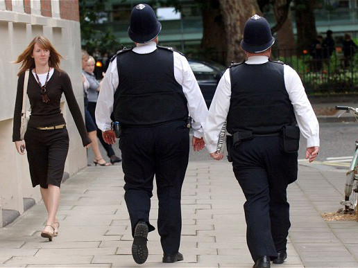 Cảnh sát 'bụng phệ' các nước bị 'xử' thế nào?