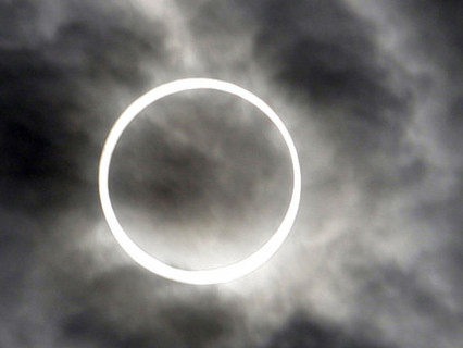 Ngắm 'nhật thực hình khuyên' trên khắp thế giới
